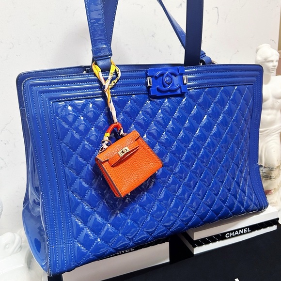 Authentic CHANEL 15C Limited Ed Bright Blue Diamond Quilt Patent Le Boy Tote Bag - Picture 5 of 15